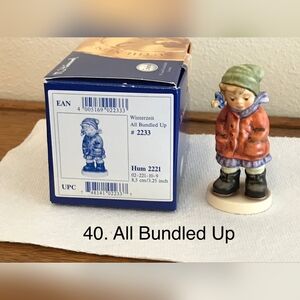 Winterzeit All Bundled Up Vintage Goebel Hummel 2221 2004